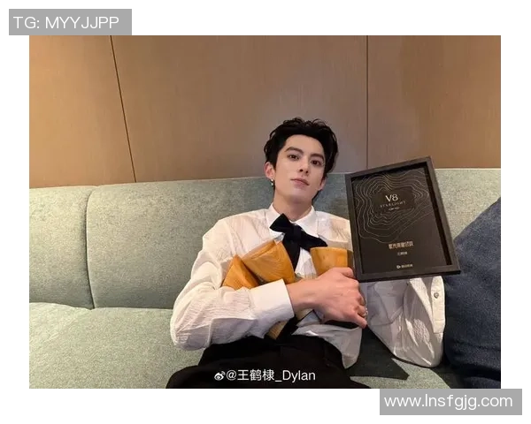 王鹤棣与足球明星的友谊之路：从球场到荧幕的精彩瞬间