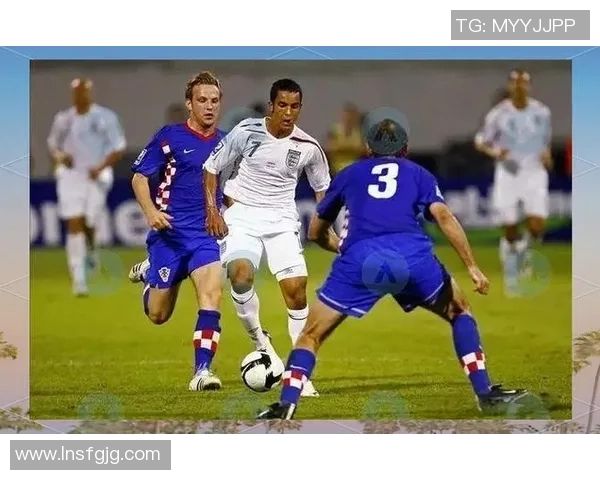 英国足球明星摩托的传奇旅程与赛场背后的故事揭秘