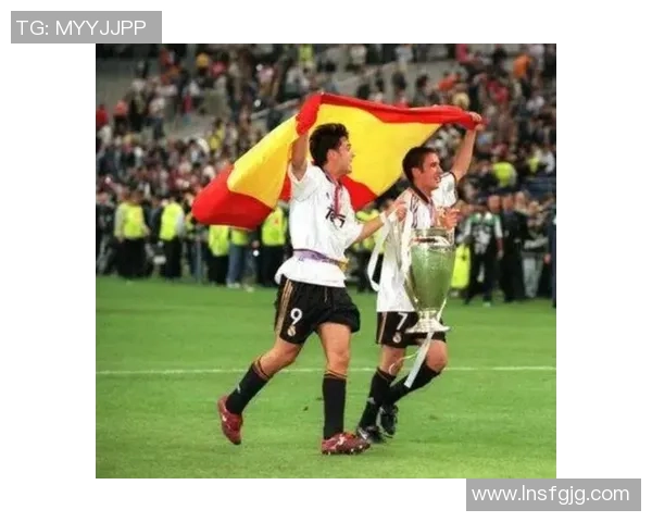 足球明星豪宅前后对比揭示奢华生活与平凡起点的巨大反差 足球明星豪宅前后对比揭示奢华生活与平凡起点的巨大反差